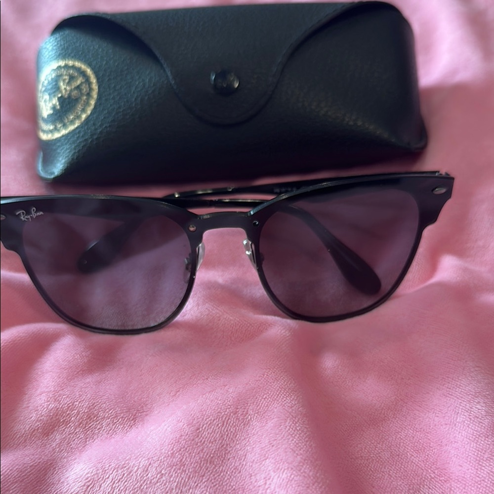 Chic Black Sunglasses
